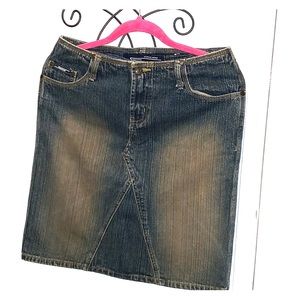 Vintage “Squeeze” jean skirt size 7/8